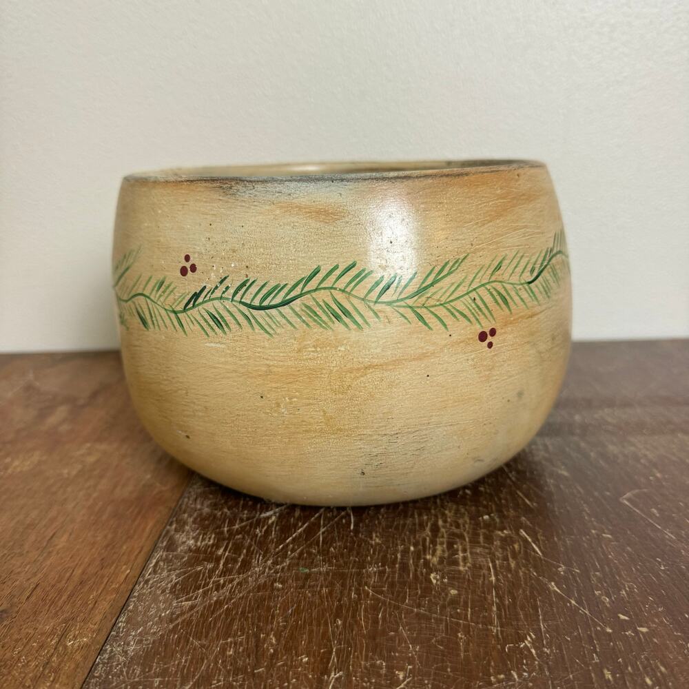 Solid wood Whimsical handpainted wreath berry Christmas holiday decorative bowl - Picture 2 of 10